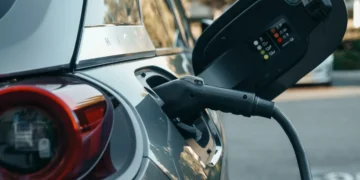 Delhi Plans 100% Road Tax Waiver for EVs Under New Policy Push